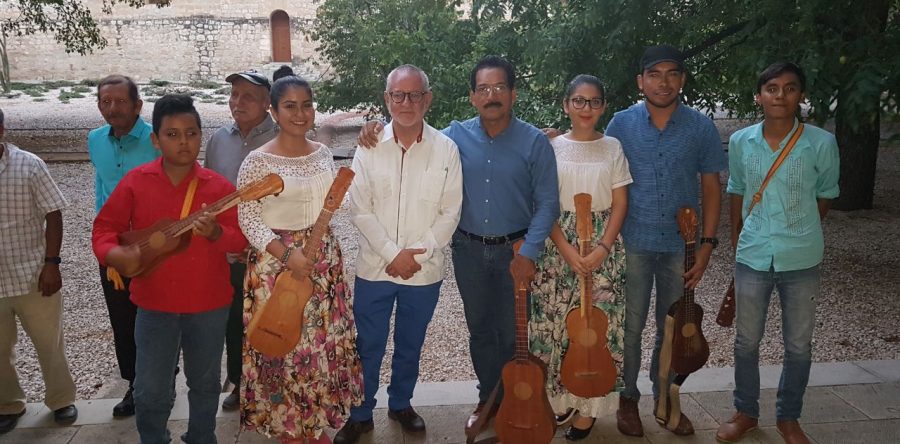 Documentan tradiciones en peligro de desaparecer