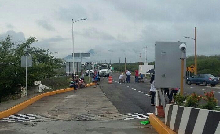 ENUFI se apodera de Caseta de Peaje en Ixtepec