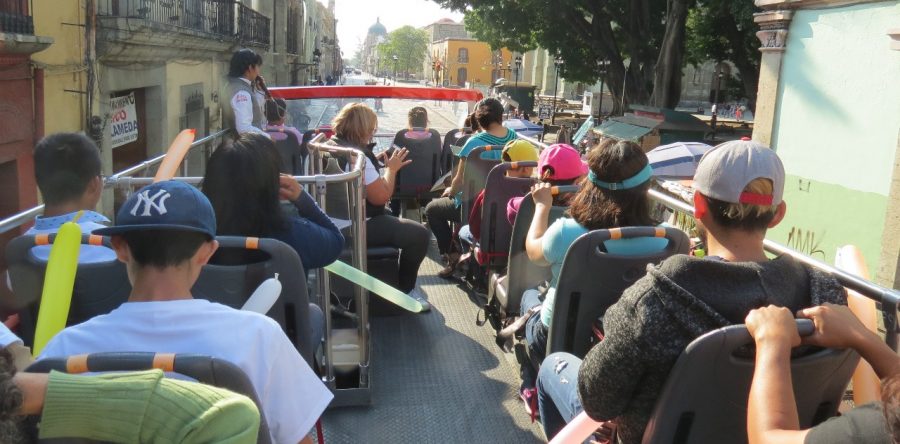 En turibús celebran un Día de la Niña y el Niño muy especial