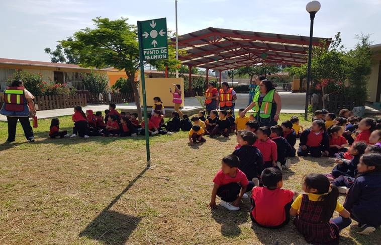 Enseña IEEPO a niños de preescolar cómo actuar ante un sismo