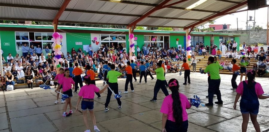 Festejan escuelas el Día de las Madres