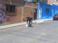Fortalecen fluidez vehicular con operativos para evitar el apartado de lugares
