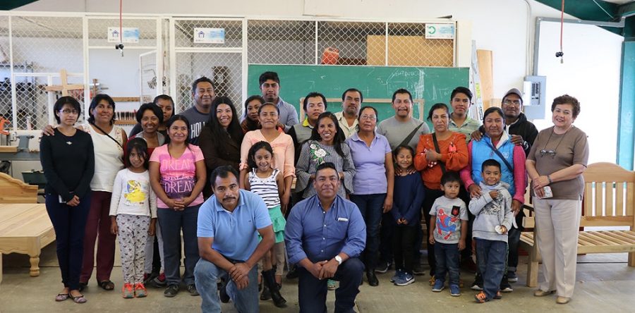 Más mujeres se capacitan y destacan en actividades productivas: Icapet