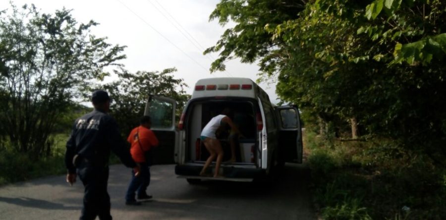 Oportuno auxilio de policías estatales y bomberos salva la vida a menor en la Costa