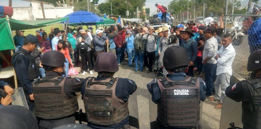 Exigen intervención de autoridades en conflicto entre pueblos de la Sierra Sur; muertos y casas quemadas el saldo