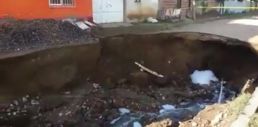 Genera preocupación socavón en San Antonio de la Cal; autoridades hacen mutis