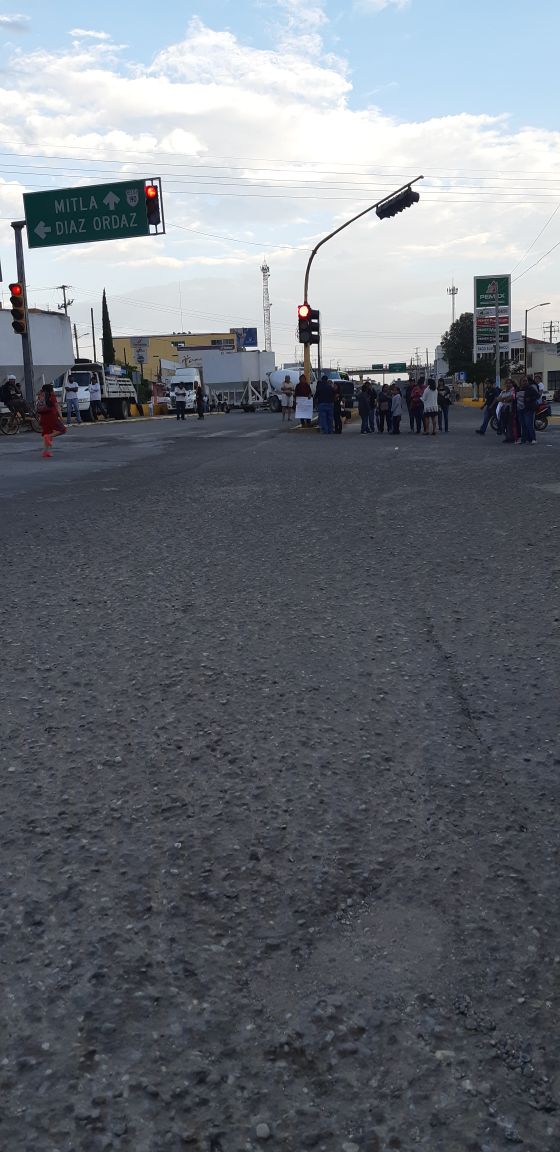 Radicalizan protesta padres y madres de familia de Tlacolula