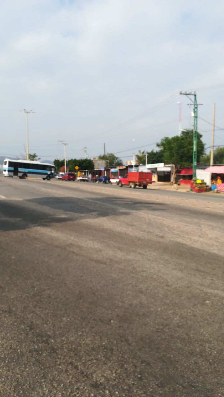 Repliegan bloqueo sobre carretera Federal 195