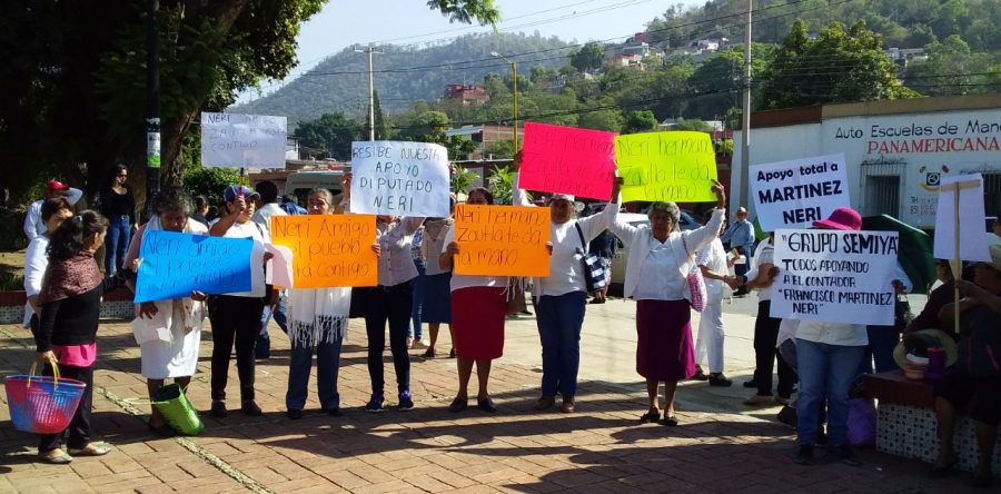 Marchan en respaldo de Francisco Martínez Neri