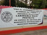 Marchan trabajadores del COBAO en la ciudad
