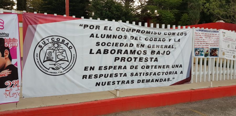 Marchan trabajadores del COBAO en la ciudad