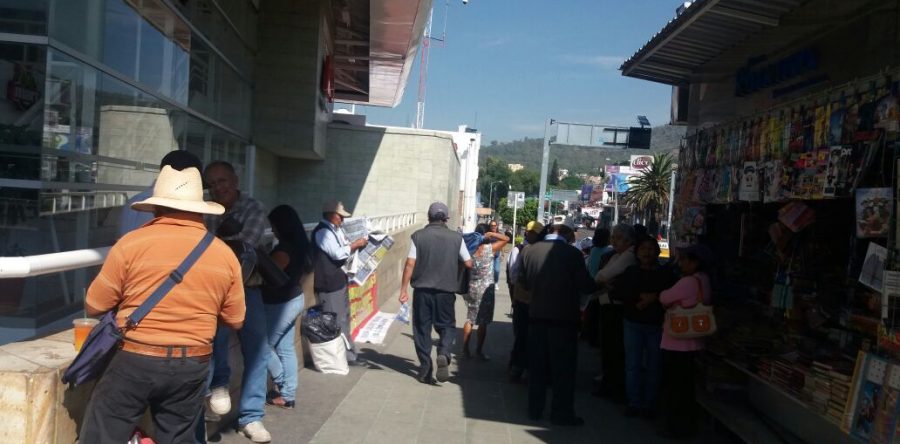 Jubilados de la S-22 protestan en el ADO