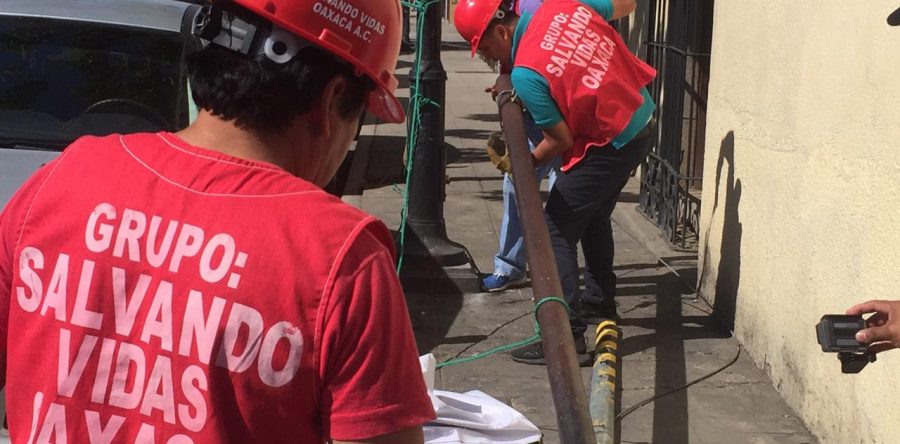 Organización civil quita poste porque representaba un riesgo para los invidentes