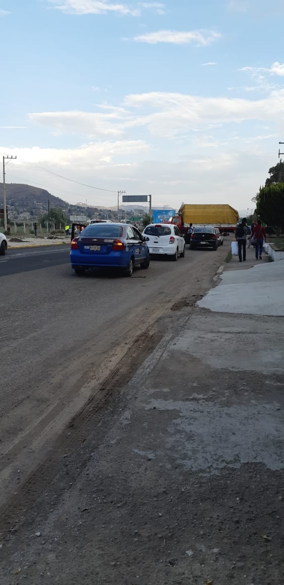 Amagan habitantes del Fraccionamiento Yagul en Tlacolula bloquear carretera