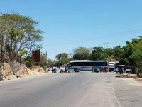 Normalistas bloquean carretera en la Costa
