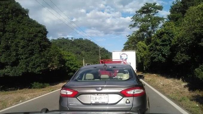 Bloquean transportistas la carretera Valle Nacional- Tuxtepec