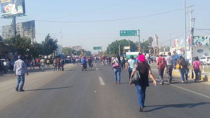 Denuncian costo excesivo de taxis de la zona del Aeropuerto por bloqueo