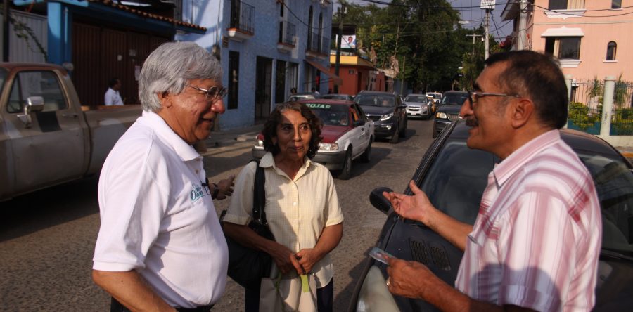 Ofrece Raúl Castellanos, convertir a Jalatlaco en el barrio de los poetas