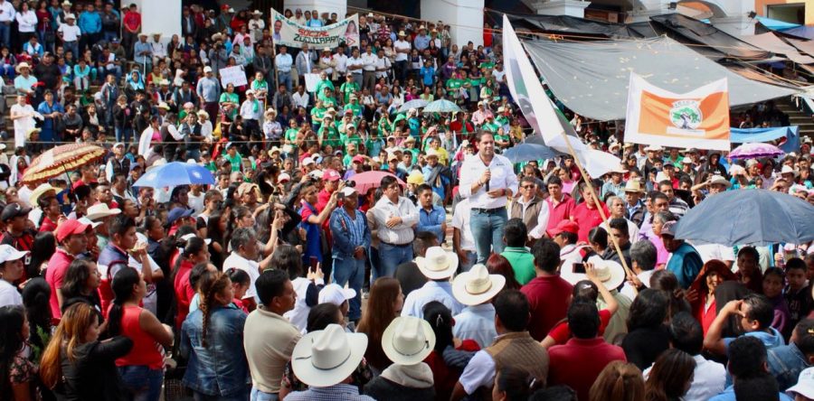 Las calles de Huautla de Jiménez, un río humano en apoyo a Raúl Bolaños Cacho Cué