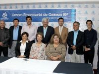 Intercambian puntos de vista Raúl Castellanos  y consejeros del Centro Patronal de Oaxaca