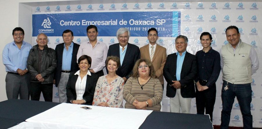 Intercambian puntos de vista Raúl Castellanos  y consejeros del Centro Patronal de Oaxaca