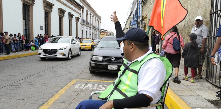 Agentes Auxiliares Viales guardianes de los cajones de estacionamiento
