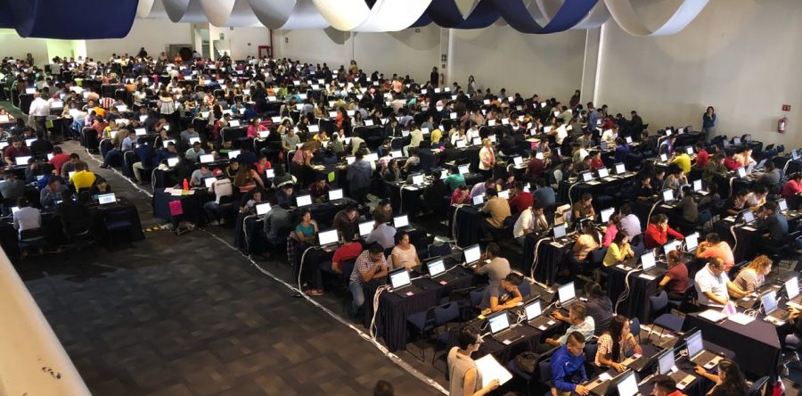 Asisten más de mil personas a evaluación para ocupar plazas docentes en Oaxaca