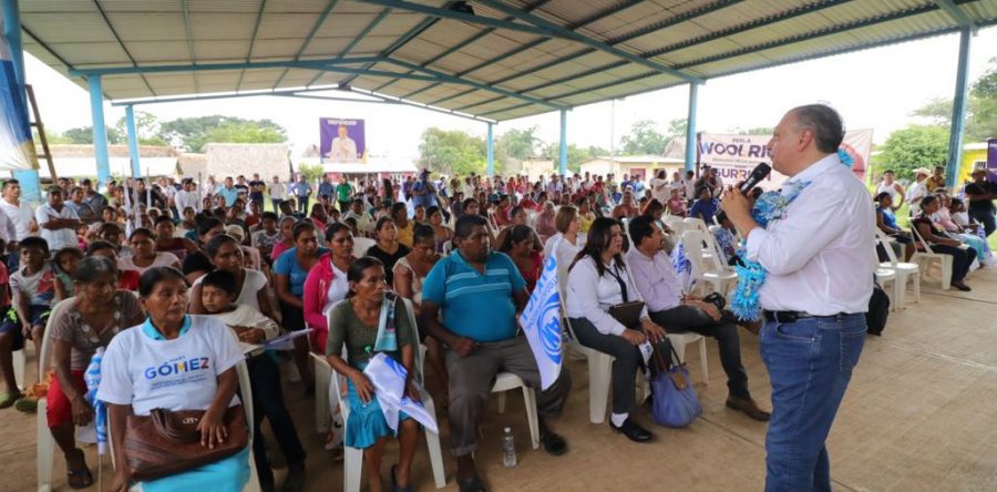 Héctor Pablo, único candidato  en llegar a Las Islas de Acatlán