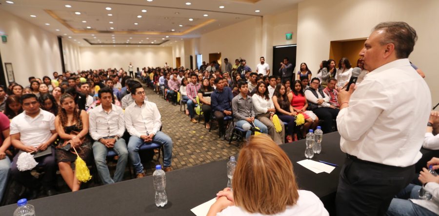 Los futuros jóvenes profesionistas merecen un primer empleo digno y seguro: Héctor Pablo