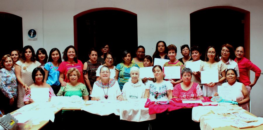 Clausuran talleres de bordado de Oaxaca