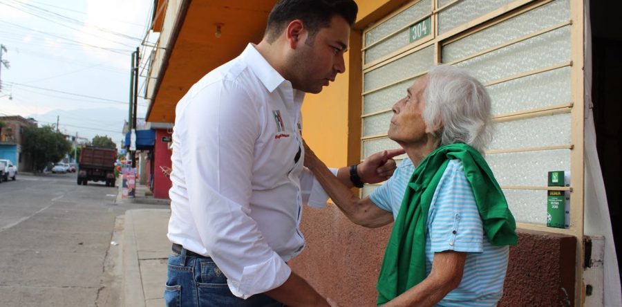 En su tercer día de campaña, piden a Raúl Cruz su continuidad como presidente