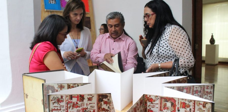 Exponen al mundo publicaciones bilingües de Oaxaca