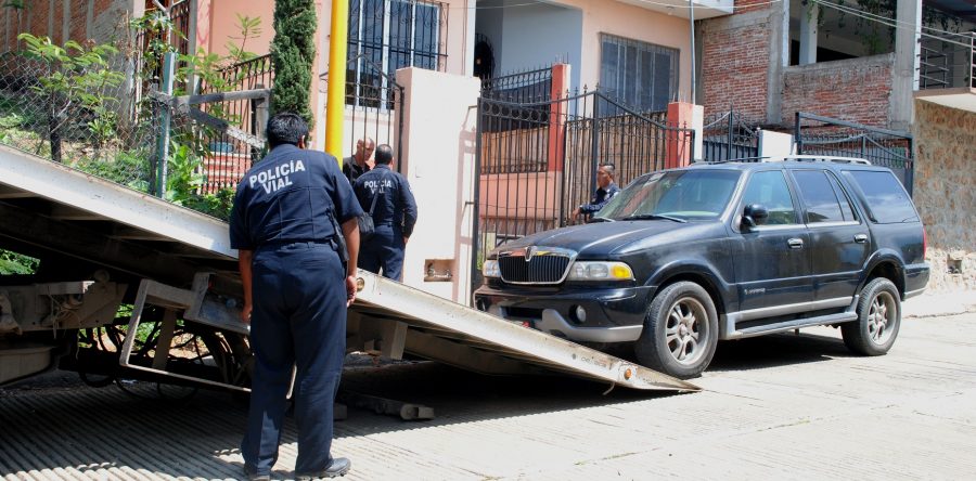 Infraccionan a más de mil personas por estacionarse  en doble fila