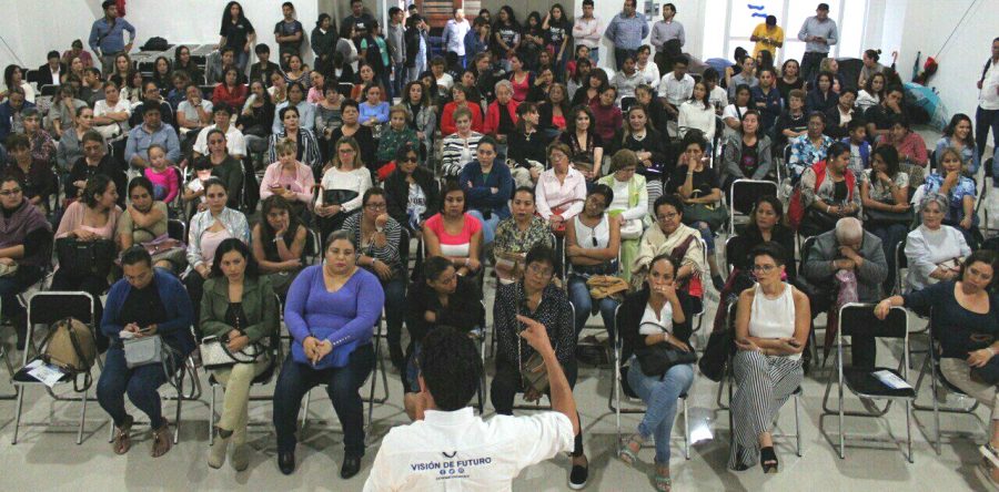 Las mujeres son el motor de nuestra sociedad: Daniel Constantino