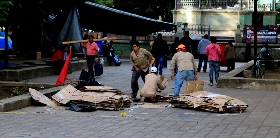 Limpian zócalo y primer cuadro de la ciudad