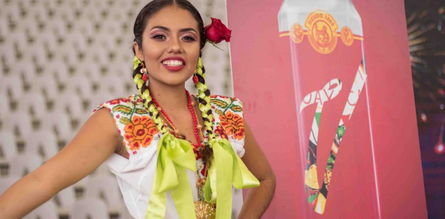 Presentan lata conmemorativa para “Julio, Mes de la Guelaguetza”