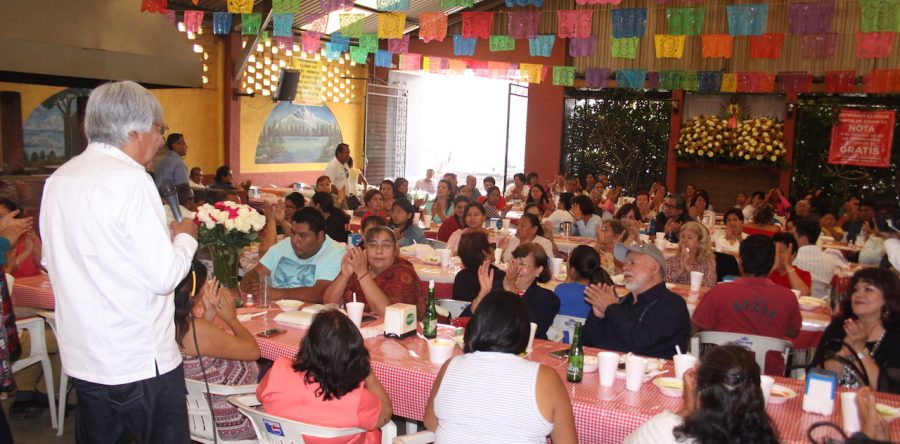Propone Raúl Castellanos a mujeres oaxaqueñas diálogo para resolver los conflictos de la capital