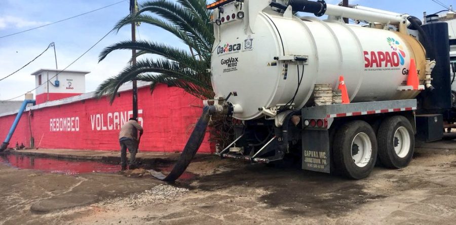 Realiza SAPAO trabajos de  limpieza y saneamiento   en el tanque de rebombeo Volcanes