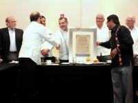 Reconocen a edil capitalino por dignificar servicio social de universitarios