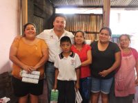 Seguirá apoyando Raúl Cruz a grupos vulnerables, así lo dijo en la Carrillo Puerto