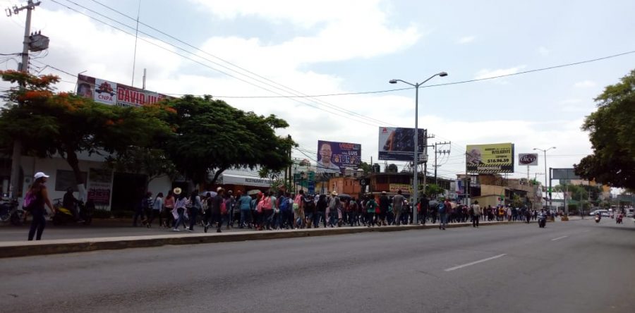 Marchan estudiantes del ITVO a la cámara de diputados