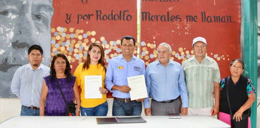 Firma compromisos Samuel Gurrión con el COMVIVE de 7 regiones