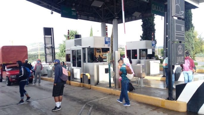 Toman normalistas caseta de Suchixtlahuaca