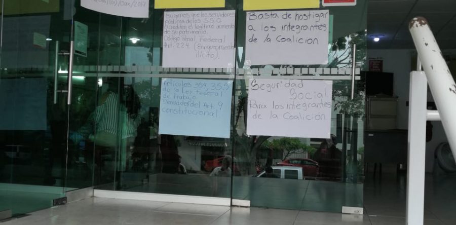 Trabajadores de Bienestar de la SSO se inconforman  en sus oficinas