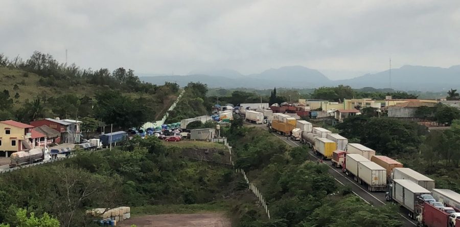 Continúa el bloqueo frente al Motel Santa Teresa en el Istmo