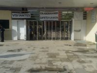 Burócratas suspenden labores por protesta