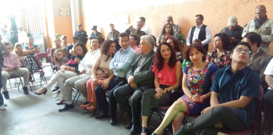 Develó ayuntamiento capitalino una placa en honor a Rubén Vasconcelos en el Mercado 20 de Noviembre