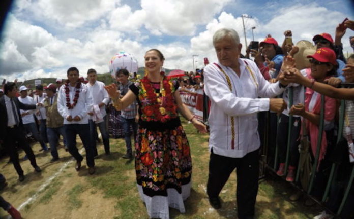 AMLO: el modelo Oaxaca 2006 para la Comuna de México 2018: Carlos Ramírez