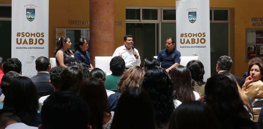 Formamos en UABJO profesionales competitivos para la sociedad global: Rector