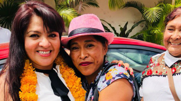 Nestora Salgado recibe constancia de senadora electa y le llueven comentarios de todo tipo en Twitter